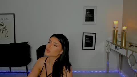 Snapshot of moniqueeass chatting on 02.17.25 Alessia online show from 02.17.25