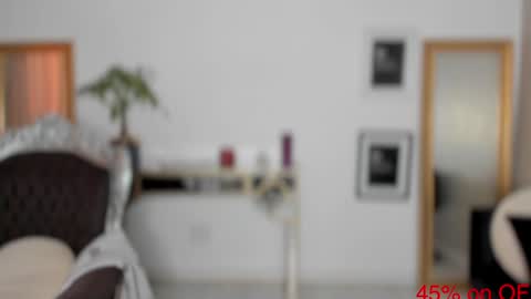 Snapshot of moniqueeass chatting on 09.22.25 Alessia online show from 09.22.25