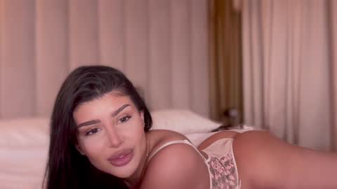 Snapshot of moniqueeass chatting on 10.06.25 Alessia online show from 10.06.25