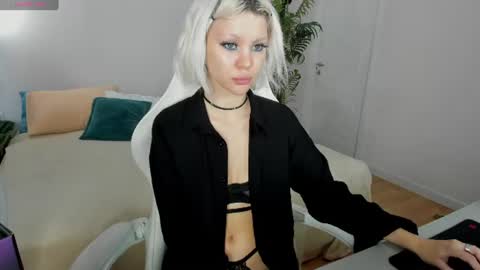 Snapshot of monro_doll chatting on 07.22.26 MONRO online show from 07.22.26