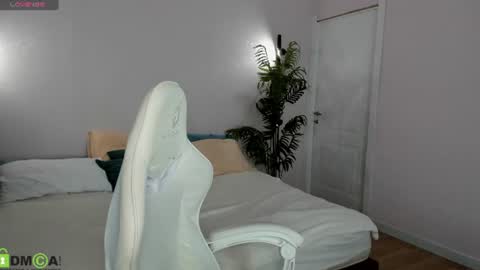 Snapshot of monro_doll chatting on 07.27.26 MONRO online show from 07.27.26