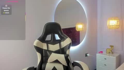 Snapshot of monserrat_girl chatting on 11.20.25 online show from 11.20.25