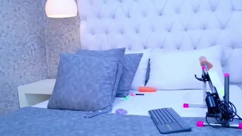 MonserratPeter online show from 12.03.25