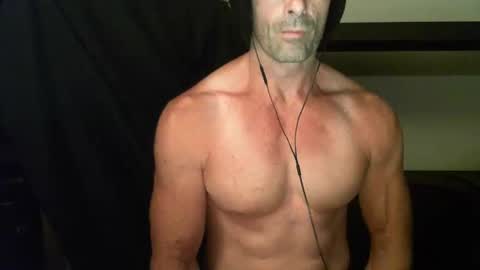 Snapshot of monsterdildos chatting on 01.05.25 monsterdildos online show from 01.05.25