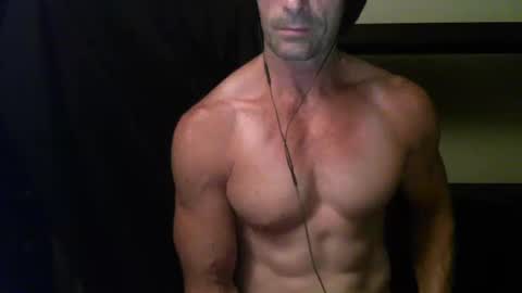 Snapshot of monsterdildos chatting on 01.05.25 monsterdildos online show from 01.05.25