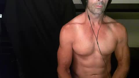 Snapshot of monsterdildos chatting on 01.10.25 monsterdildos online show from 01.10.25