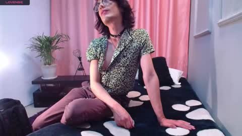 Linda Darling online show from 12.22.25