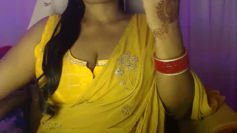 Snapshot of moody_maya chatting on 10.05.25 Maya online show from 10.05.25