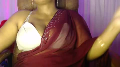 Snapshot of moody_maya chatting on 10.12.25 Maya online show from 10.12.25