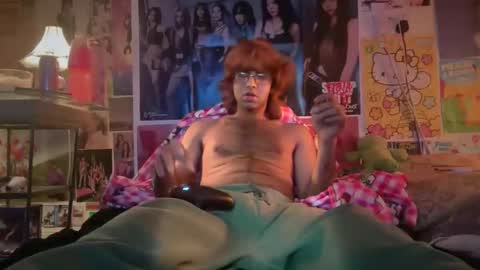 Snapshot of moon189049 chatting on 12.05.25 moon online show from 12.05.25