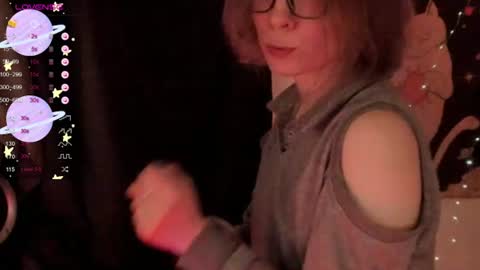 Snapshot of moon__girl chatting on 07.25.26 Roxy online show from 07.25.26
