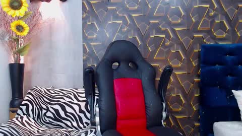 moon_and_fire_ online show from 11.06.25