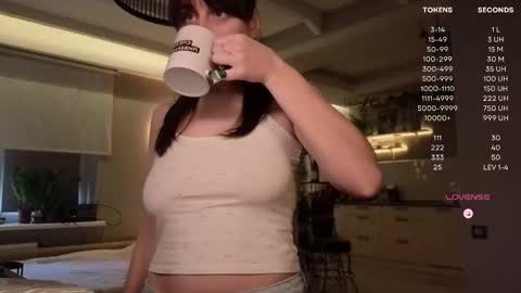 Snapshot of moon_deity chatting on 10.14.25 Luna online show from 10.14.25