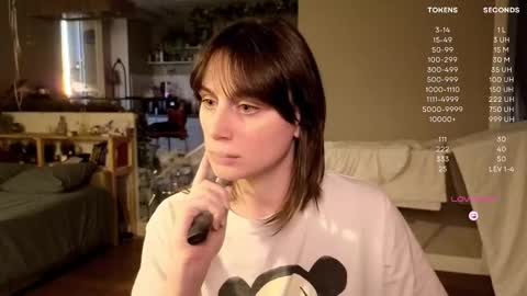 Snapshot of moon_deity chatting on 10.21.25 Luna online show from 10.21.25