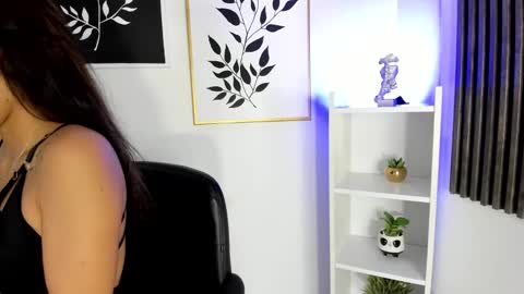 moon elha  online show from 01.25.25