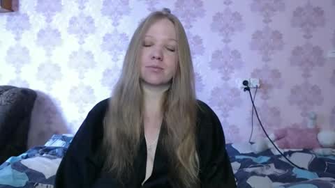 Snapshot of moon_linght000 chatting on 06.03.26 moon_linght000 online show from 06.03.26