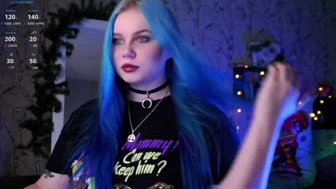 Snapshot of moon_valkyriie chatting on 01.12.25 Emilia online show from 01.12.25