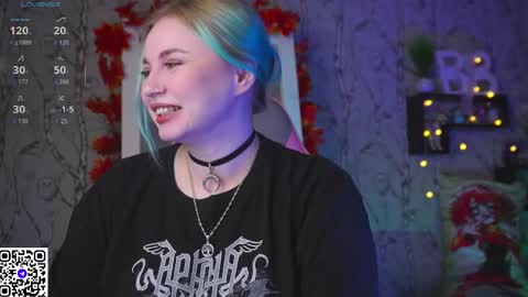 Snapshot of moon_valkyriie chatting on 09.09.25 Emilia online show from 09.09.25