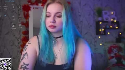 Snapshot of moon_valkyriie chatting on 09.10.25 Emilia online show from 09.10.25