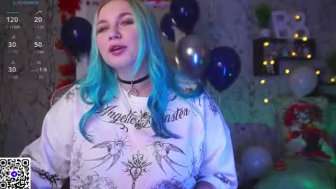 Snapshot of moon_valkyriie chatting on 09.11.25 Emilia online show from 09.11.25