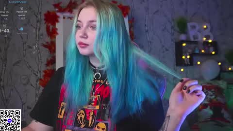 Snapshot of moon_valkyriie chatting on 09.12.25 Emilia online show from 09.12.25