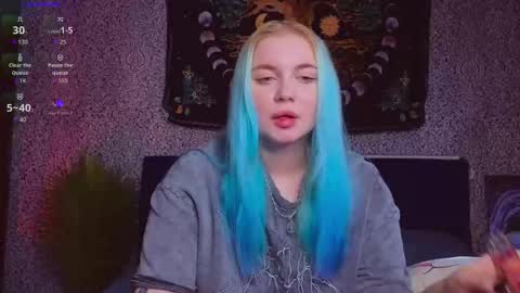 Snapshot of moon_valkyriie chatting on 09.22.25 Emilia online show from 09.22.25