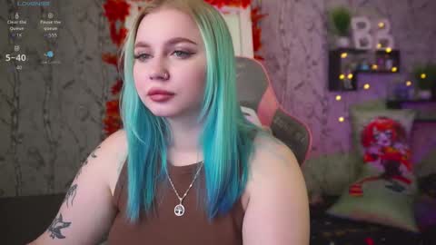 Snapshot of moon_valkyriie chatting on 10.01.25 Emilia online show from 10.01.25