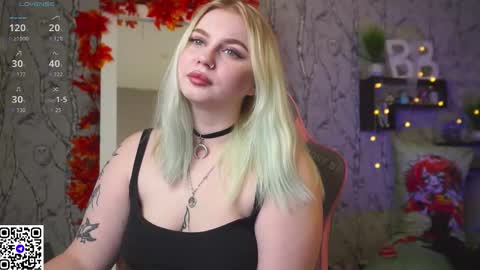 Snapshot of moon_valkyriie chatting on 10.13.25 Emilia online show from 10.13.25