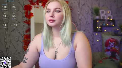 Snapshot of moon_valkyriie chatting on 10.17.25 Emilia online show from 10.17.25