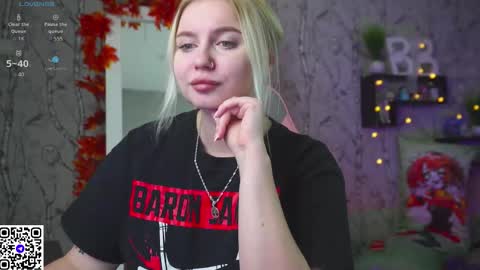 Snapshot of moon_valkyriie chatting on 10.19.25 Emilia online show from 10.19.25