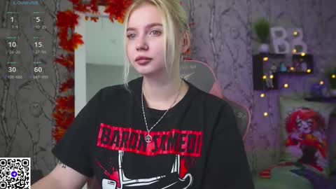 Snapshot of moon_valkyriie chatting on 10.21.25 Emilia online show from 10.21.25