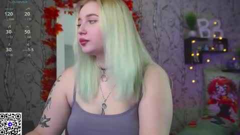 Snapshot of moon_valkyriie chatting on 10.23.25 Emilia online show from 10.23.25