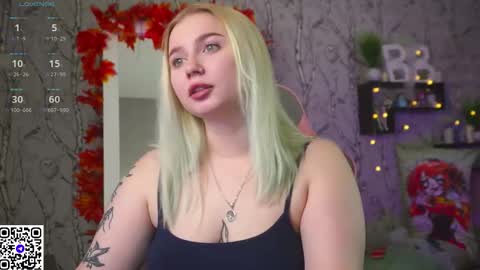 Snapshot of moon_valkyriie chatting on 11.12.25 Emilia online show from 11.12.25