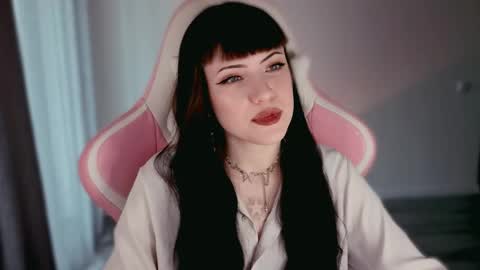  sophie  online show from 06.04.26
