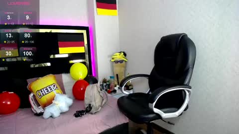 Snapshot of moon_water__ chatting on 09.26.25 Moon Water online show from 09.26.25