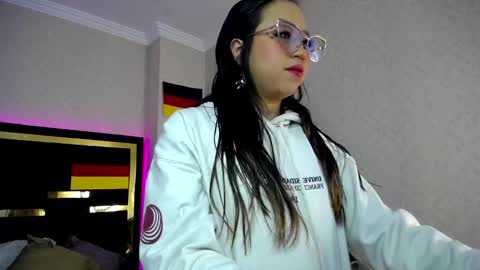 Snapshot of moon_water__ chatting on 10.03.25 Moon Water online show from 10.03.25