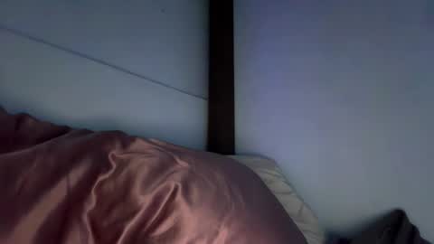 moona_luna21 online show from 10.15.25