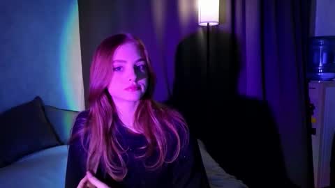 Snapshot of moonlightmaya chatting on 10.15.25 Maya online show from 10.15.25