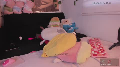 moonliight__ online show from 11.08.25