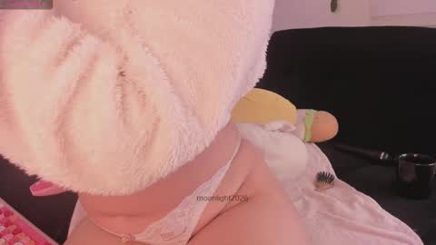 Snapshot of moonliight__ chatting on 02.16.26 moonliight__ online show from 02.16.26