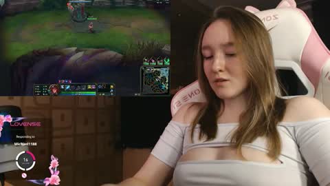 Snapshot of moonlish_siren chatting on 10.04.25 Katrin online show from 10.04.25