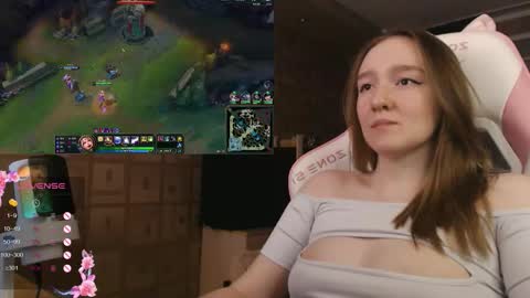 Snapshot of moonlish_siren chatting on 10.11.25 Katrin online show from 10.11.25