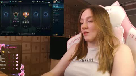 Snapshot of moonlish_siren chatting on 10.19.25 Katrin online show from 10.19.25