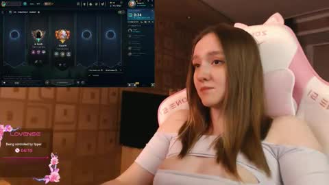 Snapshot of moonlish_siren chatting on 10.22.25 Katrin online show from 10.22.25