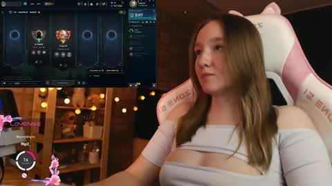 Snapshot of moonlish_siren chatting on 10.26.25 Katrin online show from 10.26.25