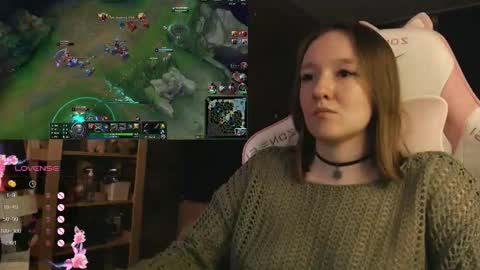 Snapshot of moonlish_siren chatting on 11.18.25 Katrin online show from 11.18.25