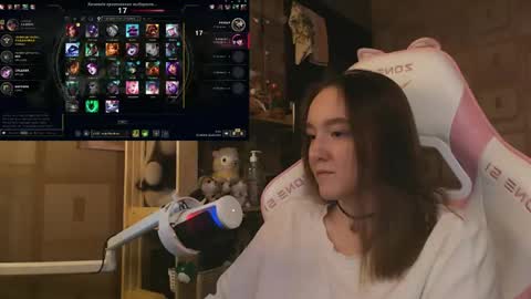 Snapshot of moonlish_siren chatting on 05.15.26 Katrin online show from 05.15.26