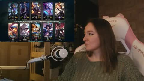 Snapshot of moonlish_siren chatting on 05.18.26 Katrin online show from 05.18.26