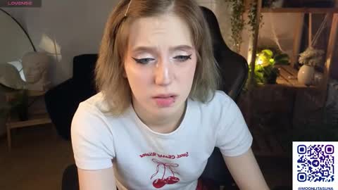 Snapshot of moonlitasuna chatting on 11.05.25 Asuna online show from 11.05.25