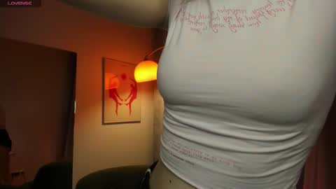 Snapshot of moonlitasuna chatting on 11.06.25 Asuna online show from 11.06.25